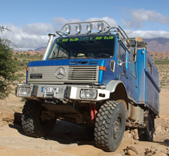 Camion dans les dunes marocaines