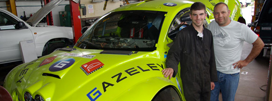 Norbert et Jacky Lechleiter devant le BioBuggy