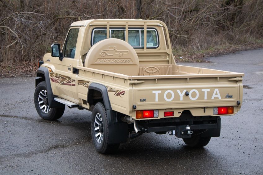 toyota land cruiser gdj79 gdj 79 simple cabine 2024 facelift pack deluxe homologué euro6 equip'raid protection bac de benne