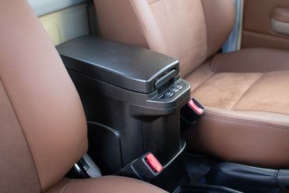 toyota land cruiser gdj79 gdj 79 simple cabine 2024 facelift pack deluxe homologué euro6 equip'raid console centrale réfrigérée