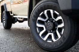toyota land cruiser gdj79 gdj 79 simple cabine 2024 facelift pack deluxe homologué euro6 equip'raid jante a moyeu debrayable