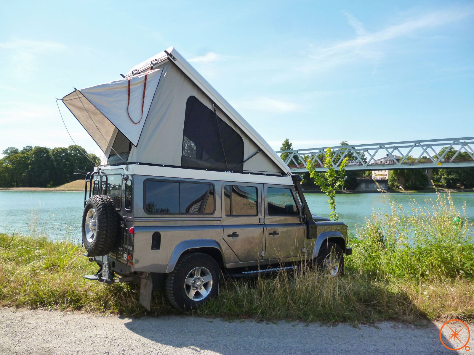 TOIT RELEVABLE ICARUS SUR LAND ROVER DEFENDER 110 Tous les accessoires et les équipements pour