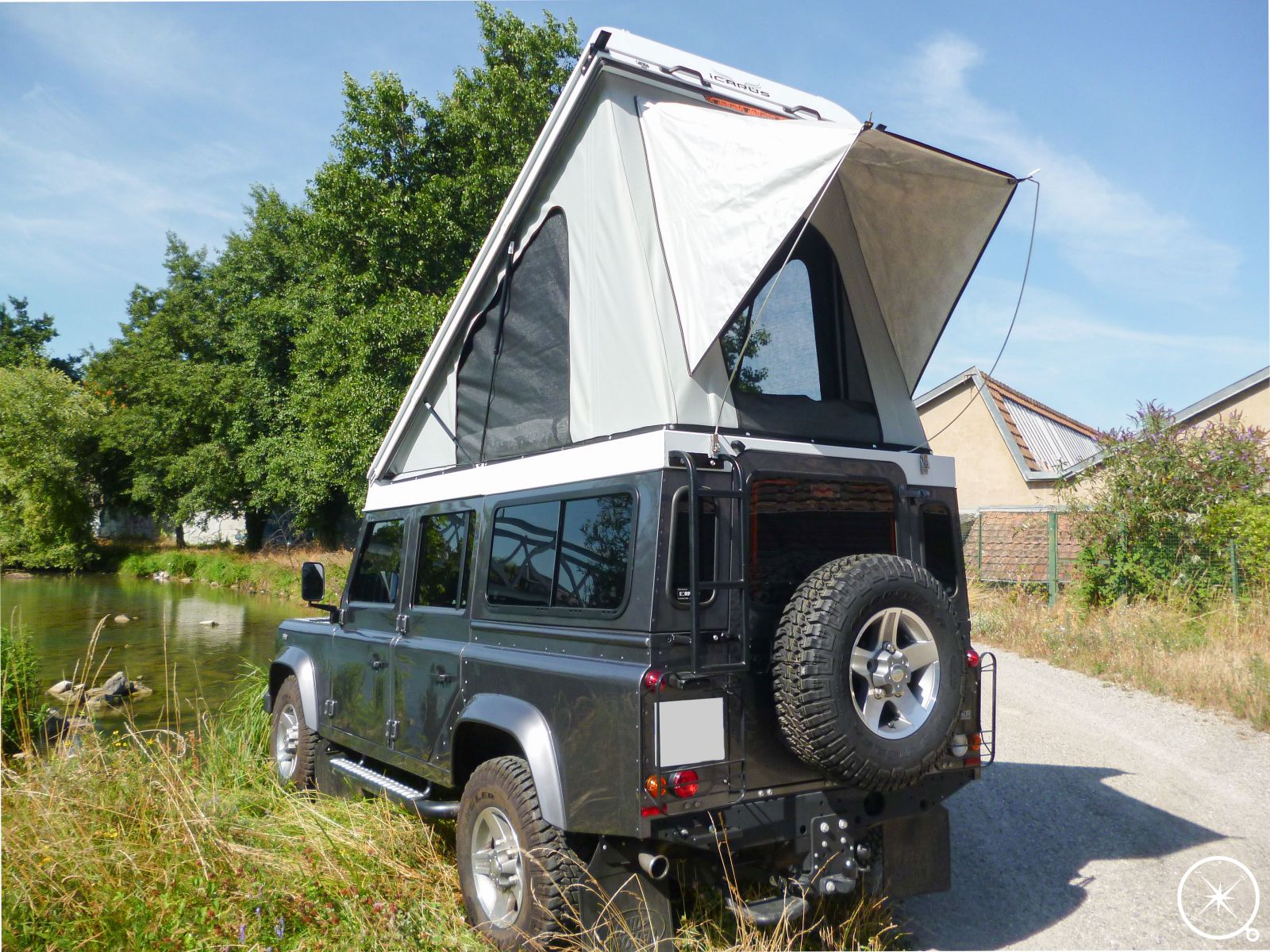 TOIT RELEVABLE ICARUS SUR LAND ROVER DEFENDER 110 Tous les accessoires et les équipements pour