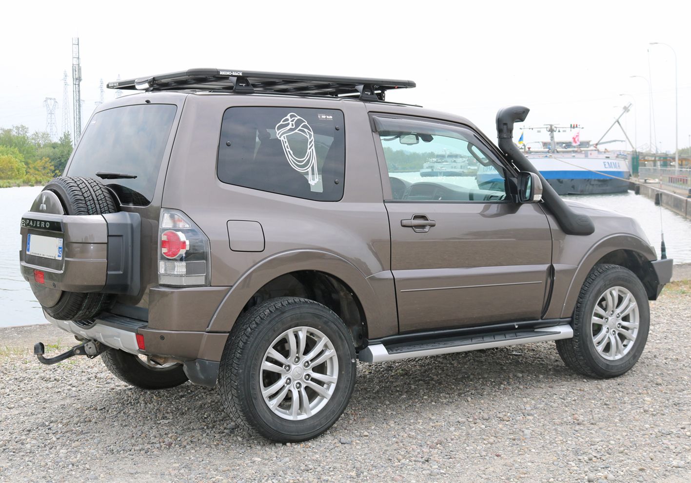 Mitsubishi pajero v8