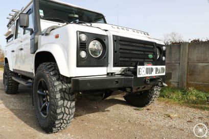 land-rover-defender-110-treuil-warn-2