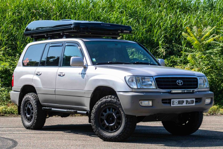 Toyota Land Cruiser HDJ100 avec tente de toit Autohome Air-Sky 360