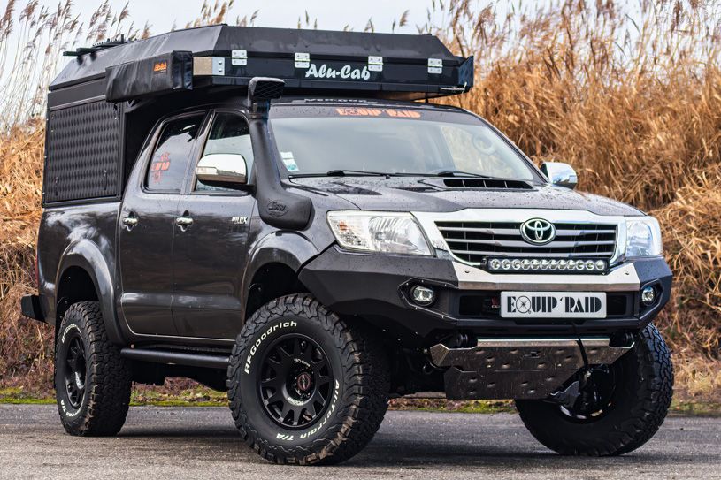 Toyota Hilux préparé par Equip'Raid avec un Canopy Camper Alu-Cab