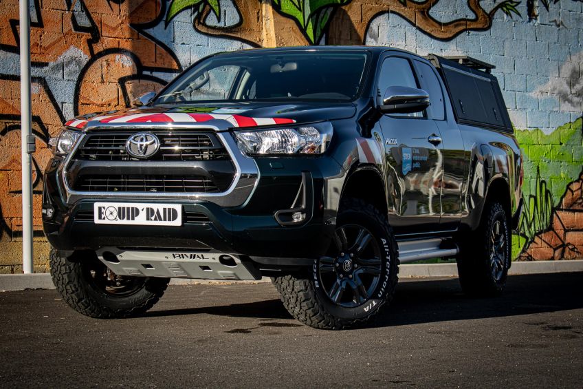 préparation 4x4 alsace par Equip'Raid Toyota Hilux revo professionnel suspension blindage hardtop