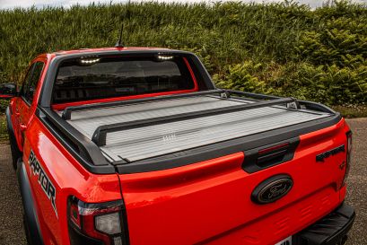 Ford Ranger Raptor 2023 préparé par Equip'Raid couvre benne et barres de portage