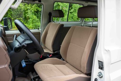 Toyota GRJ78 import par Equip'Raid Euro6 homologué France Europe sans Malus écologique siege