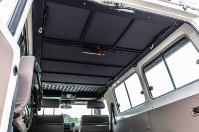 Toyota GRJ78 avec toit relevable Hercules Alu-Cab