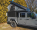 CANOPY CAMPER ALU-CAB VERSION AC20 COMFORT NOIR POUR JEEP GLADIATOR JT DOUBLE CABINE A PARTIR DE 2020 (KIT DE MONTAGE INCLUS)