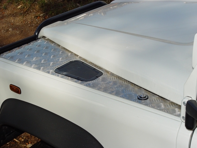 Aile Haut Protection Naturel - 2mm Plaque Striée Land Rover Defender Paire 