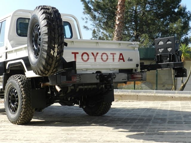 PARE CHOC ARRIERE AFN RENFORCÉ EN ACIER AVEC PORTE ROUE ET PORTE JERRICAN POUR TOYOTA HZJ79