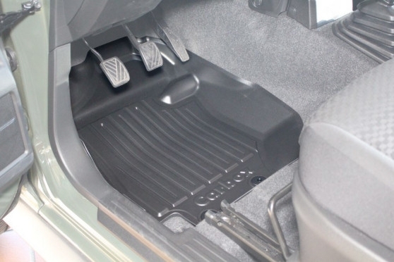 Achetez Carbox - TAPIS DE SOL AVANT GAUCHE POUR SUZUKI JIMNY A