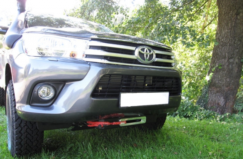 KIT DE MONTAGE INTEGRE AVEC TREUIL WARN VR EVO 8S POUR TOYOTA HILUX REVO