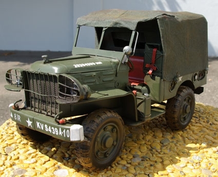 MODELE REDUIT DODGE COMMAND CAR