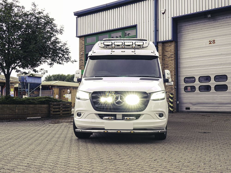 KIT ECLAIRAGE LED LAZER LONGUE PORTEE TRIPLE-R4 Gen2 ELITE AVEC INTEGRATION A LA CALANDRE POUR MERCEDES SPRINTER (2018+)