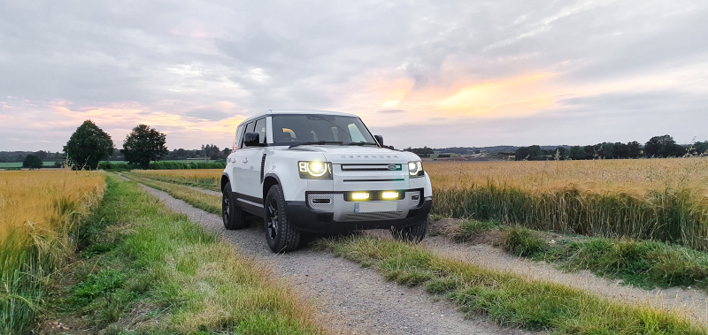 KIT ECLAIRAGE LED LAZER LONGUE PORTEE TRIPLE-R4 Gen2 AVEC INTEGRATION A LA CALANDRE POUR LAND ROVER DEFENDER (2020+)