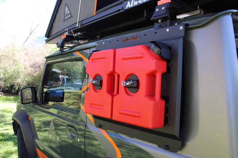 KIT DE MONTAGE ALU-CAB POUR JERRICAN  SUR SUZUKI JIMNY