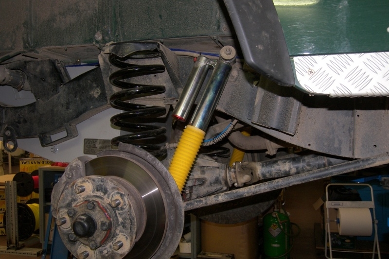 Achetez AMORTISSEUR TSHOCK ARRIERE POUR MITSUBISHI PAJERO V60 au meilleur prix chez Equip