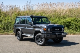 TOYOTA LAND CRUISER GRJ76 V6 4.0L ESSENCE BVM5 GRIS ANTHRACITE 4 PLACES LX AVEC TREUIL ET BLOCAGES