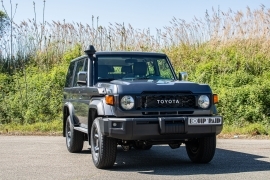 TOYOTA LAND CRUISER GRJ76 V6 4.0L ESSENCE BVM5 GRIS ANTHRACITE 4 PLACES LX AVEC TREUIL ET BLOCAGES