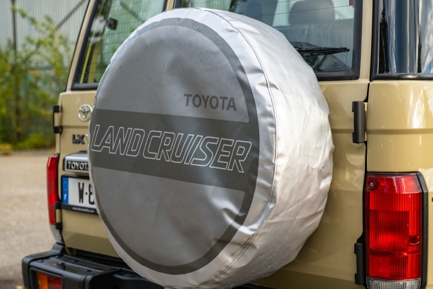 COUVRE ROUE D'ORIGINE TOYOTA DESTOCKAGE POUR 265/70/16 OU EQUIVALENT