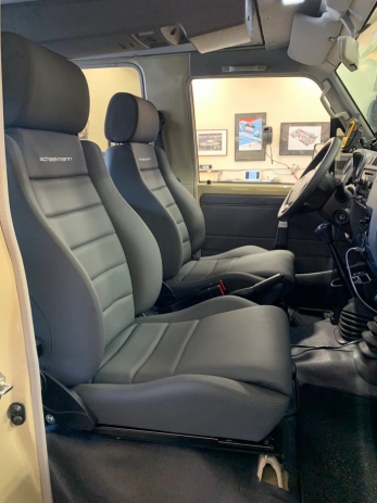 OPTION POUR SIEGE SCHEEL-MANN : ADAPTATEUR SUR GLISSIERES D'ORIGINE POUR TOYOTA LAND CRUISER J76 ET 79