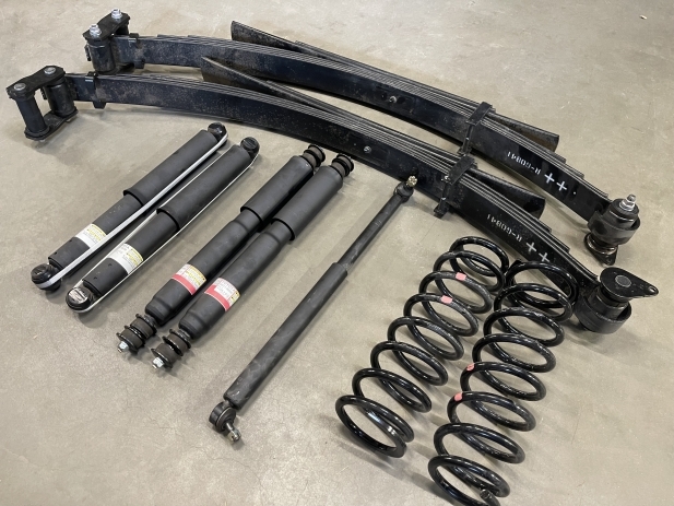 KIT DE SUSPENSION D’OCCASION POUR TOYOTA LAND CRUISER SERIE 76 – PIÈCES D’ORIGINE