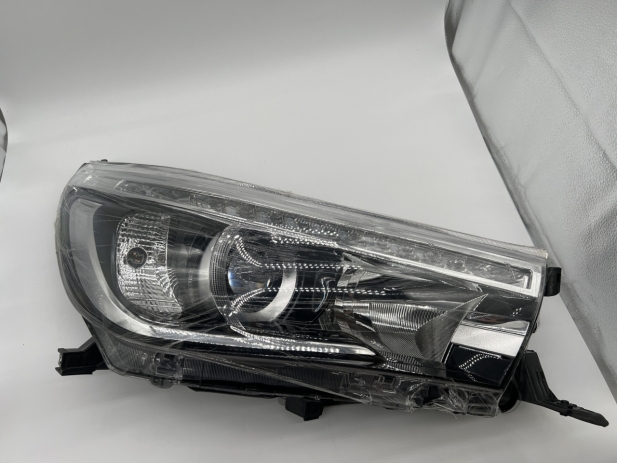 OPTIQUE AVANT DROIT A LED REGLAGE ELECTRIQUE POUR TOYOTA HILUX REVO 2016-2018