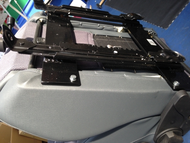 OPTION POUR SIEGE SCHEEL-MANN : ADAPTATEUR SUR GLISSIERES D'ORIGINE POUR TOYOTA J75/7879