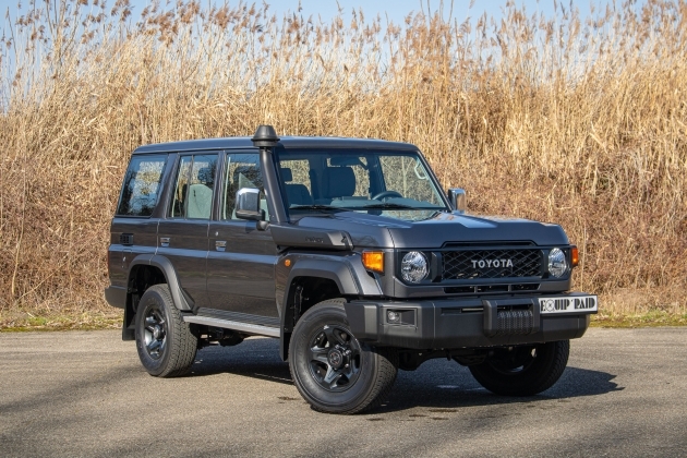 TOYOTA LAND CRUISER GRJ76 V6 4.0L ESSENCE BVM5 GRIS ANTHRACITE 4 PLACES LX AVEC TREUIL ET BLOCAGES