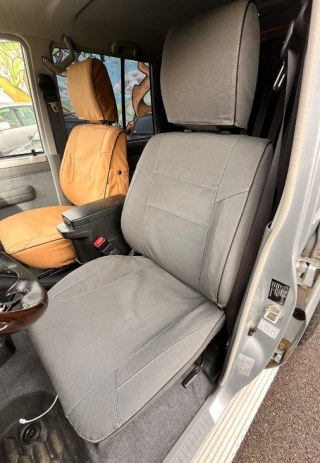 JEU DE HOUSSES DE SIEGES AVANT ET ARRIERE GRISE POUR TOYOTA LANDCRUISER 79DC ESCAPE GEAR
