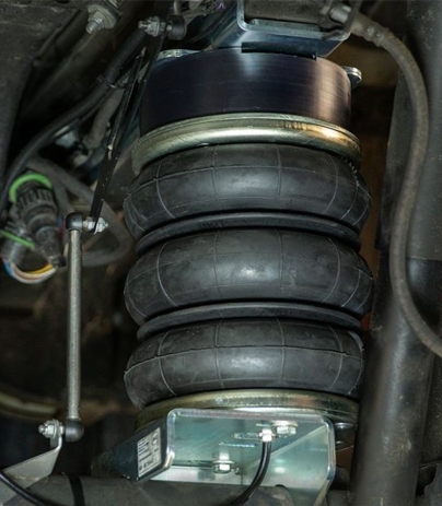 Kit renfort de suspension pneumatiques 3 étages Mad avec compresseur et manomètres pour Mercedes Sprinter/Hymer 907 4X4 avec réhause extrême >60mm