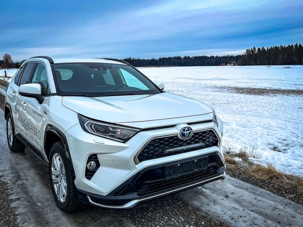 KIT ECLAIRAGE LED LAZER LONGUE PORTEE LINEAR 18 ELITE AVEC INTEGRATION A LA CALANDRE POUR TOYOTA RAV4 HYBRIDE (2019+)