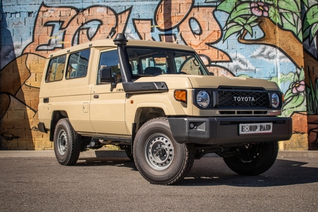 Toyota Land Cruiser GRJ78 V6 4.0L Essence BVA6 Beige 4 places avec double réservoire
