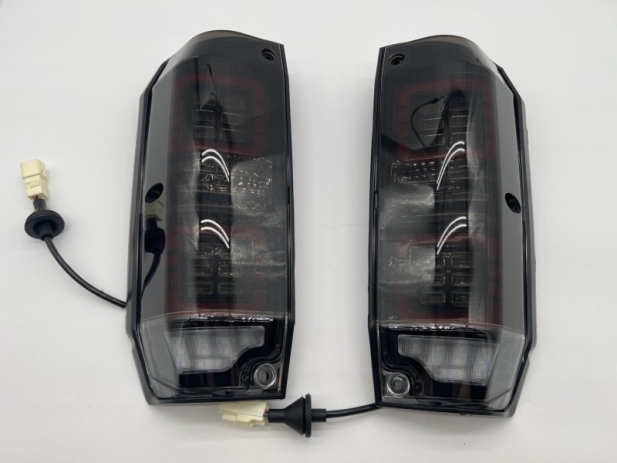 Paire de feux arrière LED fumés pour Toyota Land Cruiser 76