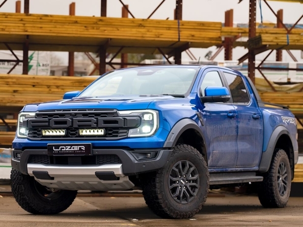 KIT ECLAIRAGE LED LAZER LONGUE PORTEE TRIPLE-R 850 ELITE AVEC INTEGRATION A LA CALANDRE POUR FORD RANGER RAPTOR (2023+)
