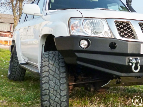 Kit 2 phares pare-choc de remplacement SANS BUSH BAR - Nissan Patrol GR Y61 3L