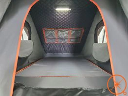 Intérieur de la tente de toit du Canopy Camper