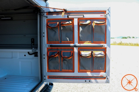 Pochettes de rangement sur porte arrière Alu-Cab