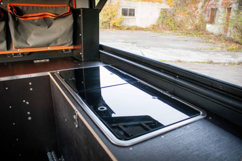 Cuisine installée dans un Canopy Camper par Equip'Raid