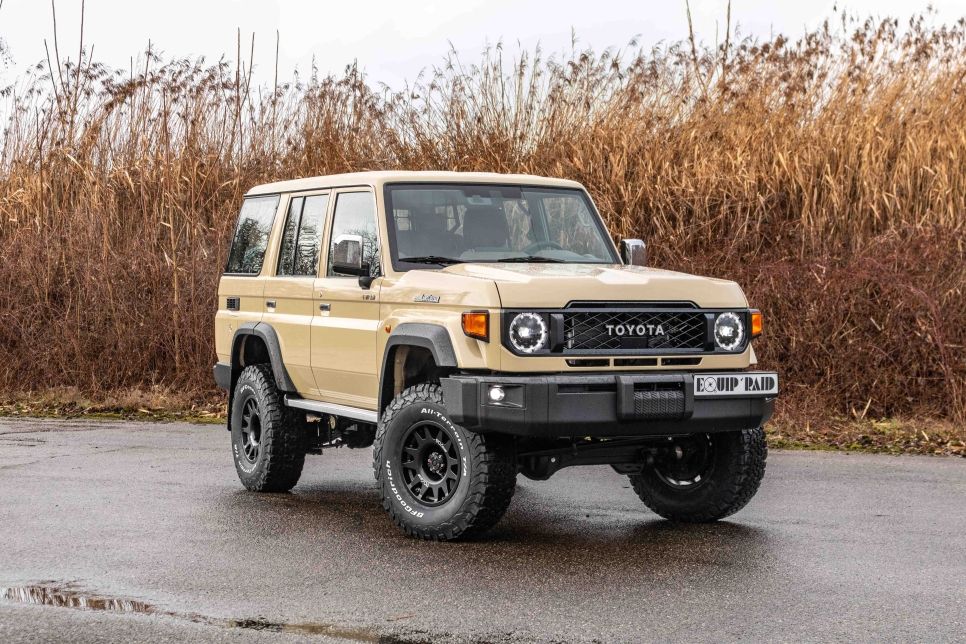 Toyota Land Cruiser LC76 préparé par Equip'Raid avec suspension BP-51 OME et jantes Evo Corse