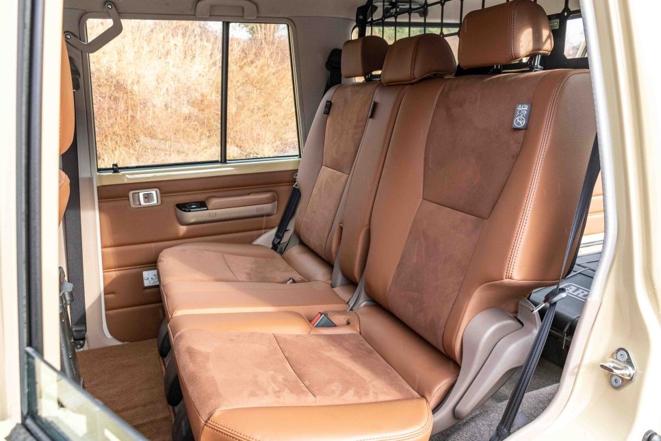 Intérieur du Toyota Land Cruiser Série 7