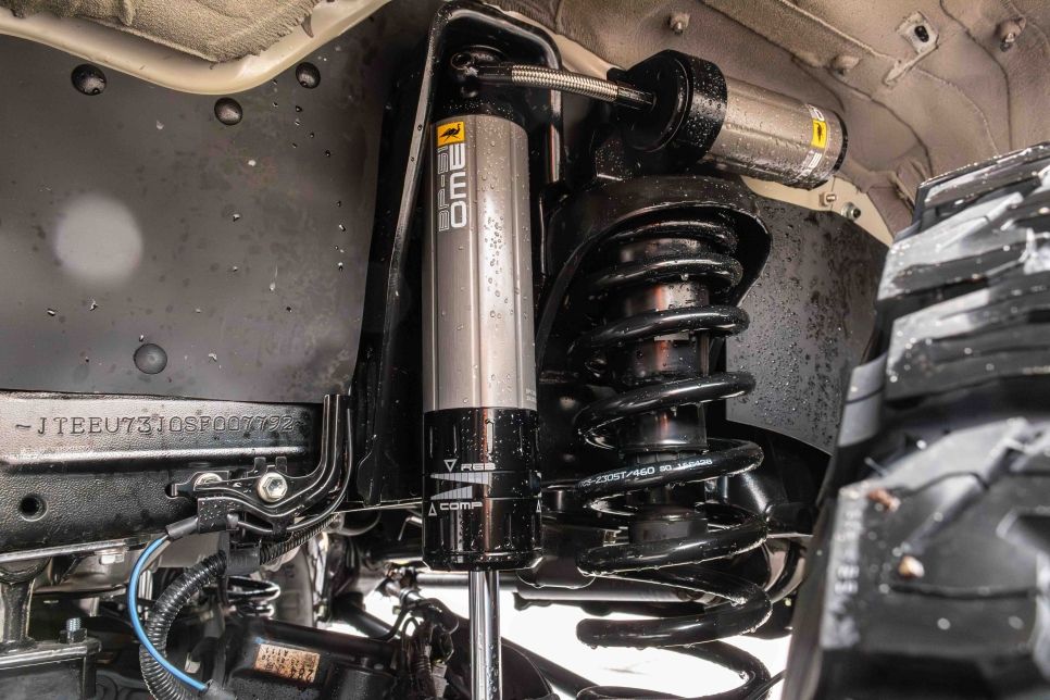 Ressorts hélicoïdaux Smart Coils Terrain Tamer montés sur Toyota Land Cruiser LC76