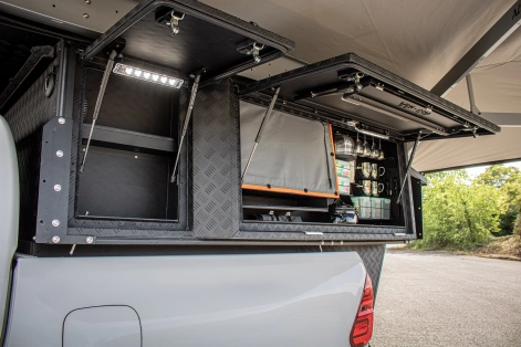 ESPACE DE STOCKAGE ET BARRES DE TOIT