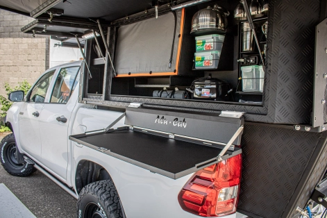 ESPACE DE STOCKAGE ET BARRES DE TOIT