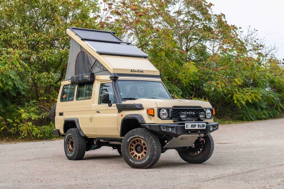 Toyota Land Cruiser 78 toit relevable