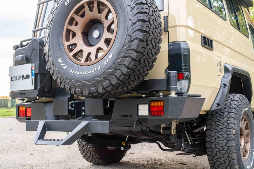 Pare chocs arrière AFN en acier pour toyota GRJ 78 avec porte roue et porte jerrican